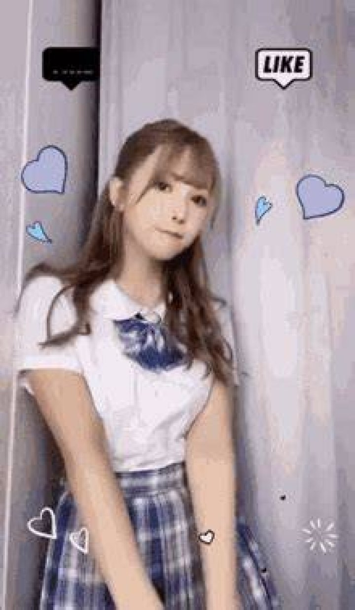 三上悠亜GIFが熱い理由：ファンが追いかける瞬間の魅力とその背景